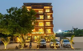 Saltstayz Premier - Sector 50 & Golf Course Ext Road